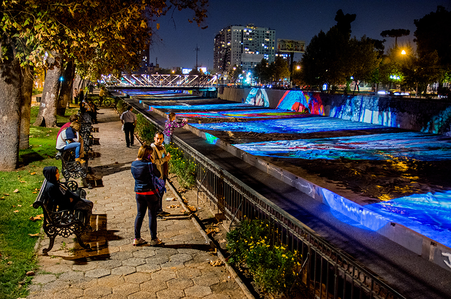 2015 CHILE MUSEO ARTE DE LUZ MAPOCHO AGUA DE LUZ